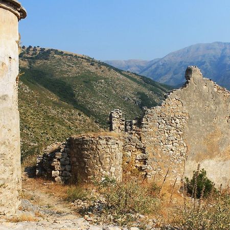 Mpolanos Guesthouse Himare Ngoại thất bức ảnh